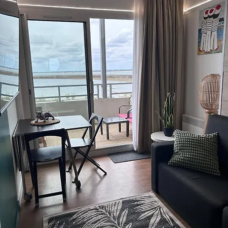 Front De Terrasse Et Parking Appartement
